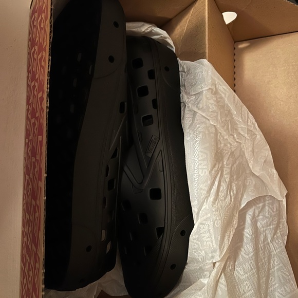 Vans - Picture 2 of 4